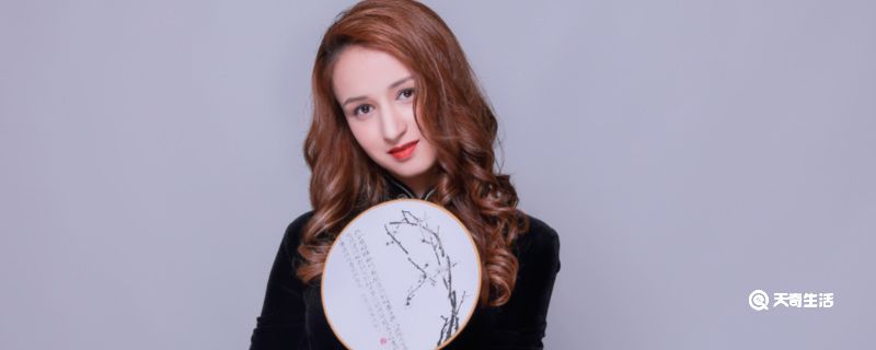 长脸适合烫什么发型 第1张