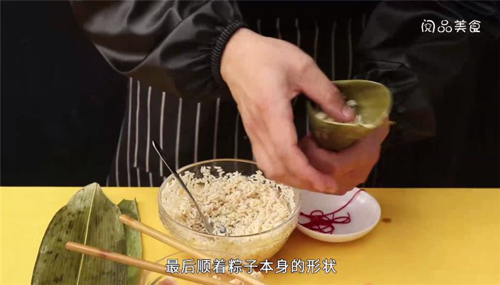 肉粽子的包法 第7张
