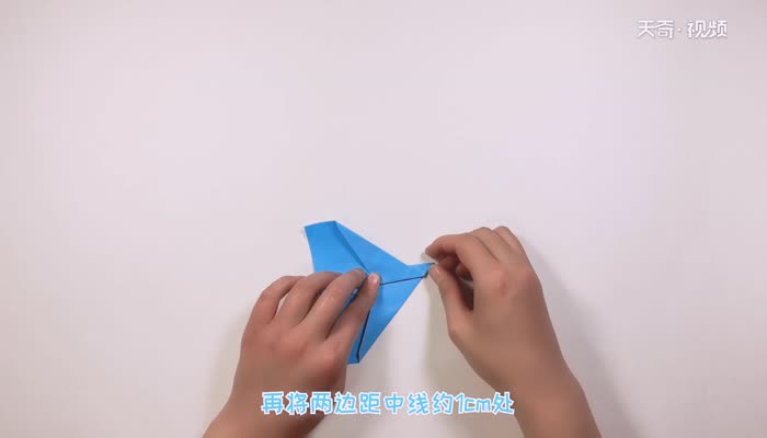 纸飞机怎么折的 第3张